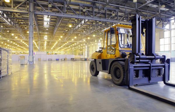 forklift-large-empty-factory