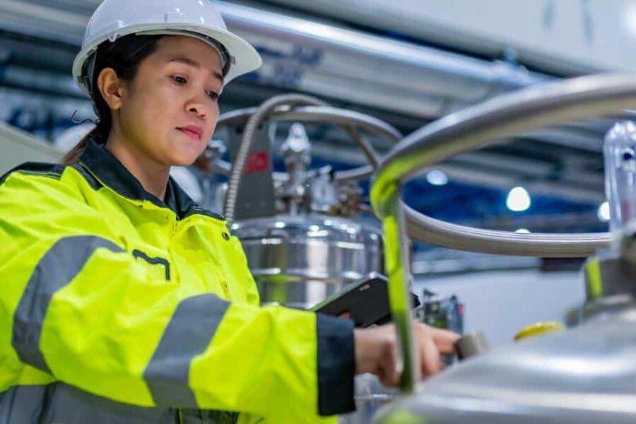 会議での雑談:化学業界は「規制の明確化」とEPAとの協力強化を要望