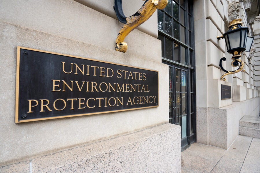 CONFERENCE CHATTER : Les coupes budgétaires pourraient entraîner un gel des embauches dans le cadre du programme de l'EPA sur les nouveaux produits chimiques.